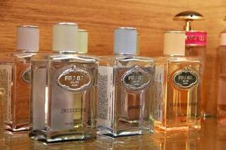 Alguns produtos são exclusivos, como perfume Prada que pode ser usado com outros, para mesclar fragrâncias e produzir cheiro único.