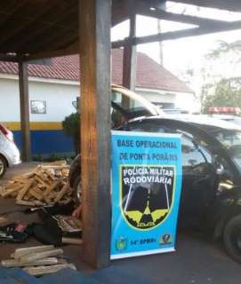 Policiais apreendem 400 quilos de maconha em veículo roubado