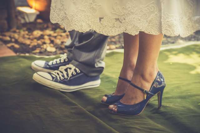 Sapato da noiva foge do tradicional e algumas escolhem at&eacute; por Romero Britto