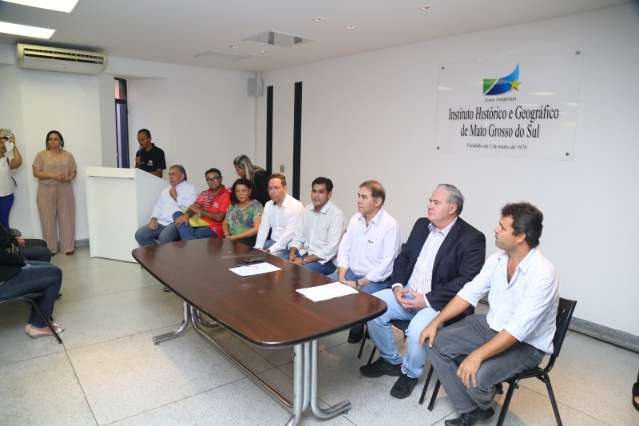Clubes oficializam parceria com prefeitura para voltar a jogar em casa