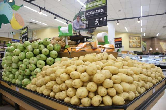 Com pre&ccedil;o da batata nas alturas, dica &eacute; fazer maionese com macarr&atilde;o