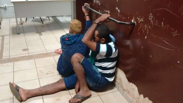 Dupla &eacute; presa por roubo de celulares no Bairro Santo Eug&ecirc;nio