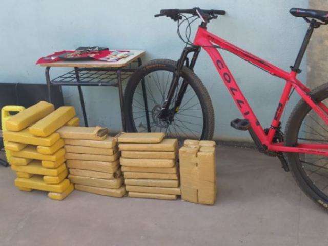 Comparsas fogem e gestante &eacute; flagrada com 40 quilos de maconha 