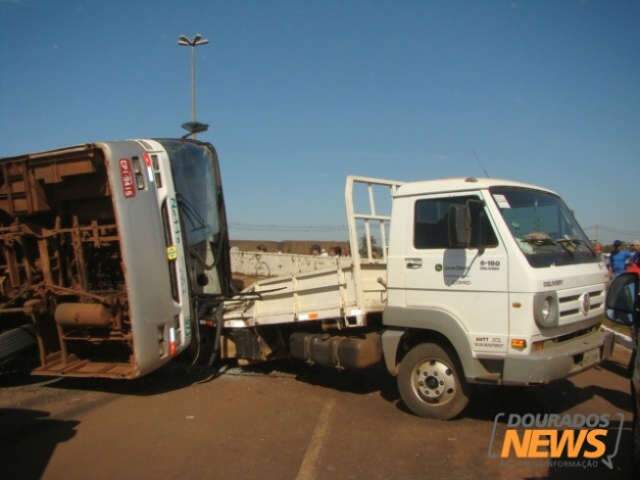  Identificada jovem morta em acidente com &ocirc;nibus em Dourados