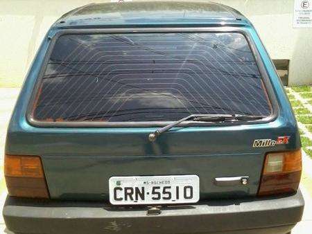 Professor tem carro furtado ap&oacute;s parar por meia hora em rua da Capital 