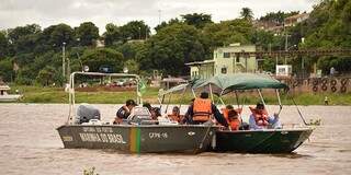 Operação vai até o dia 22 no Rio Paraguai (Foto: Anderson Gallo/ Diário Corumbaense)
