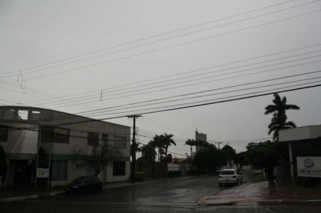 Quarta-feira amanhece com chuva na Capital e temperatura na casa dos 21&ordm;C