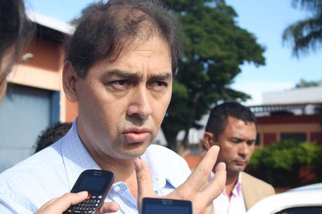 Prefeito veta compra de pr&eacute;dio e defende volta de vereadores ao Pa&ccedil;o