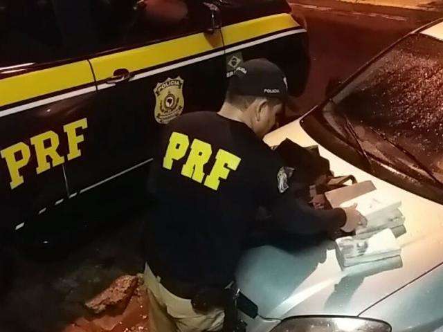 Tio e sobrinho s&atilde;o presos levando 12 quilos de coca&iacute;na para a Capital