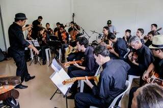 Orquestra que une música raiz ao erudito faz seleção para oficinas