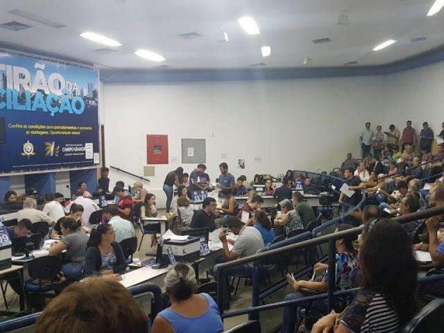 Contribuintes lotam Central do IPTU no pen&uacute;ltimo dia do Refis da prefeitura