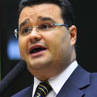Deputado cr&iacute;tica financiamento privado de campanha, e cobra reforma pol&iacute;tica