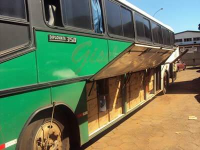 Bagageiro de ônibus estava lotado de produtos contrabandeados