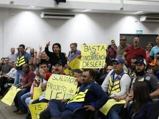 Mototaxistas participaram da audiência para pedir regularização dos aplicativos (Foto: Paulo Francis)