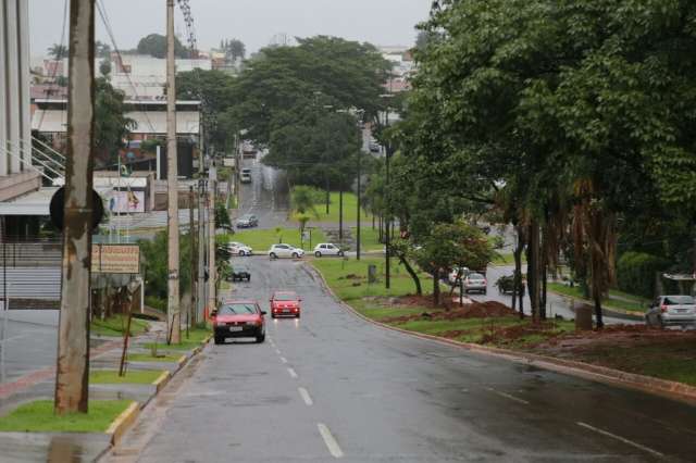 Chuvas atrapalham cronograma de obras na rotat&oacute;ria da Via Parque