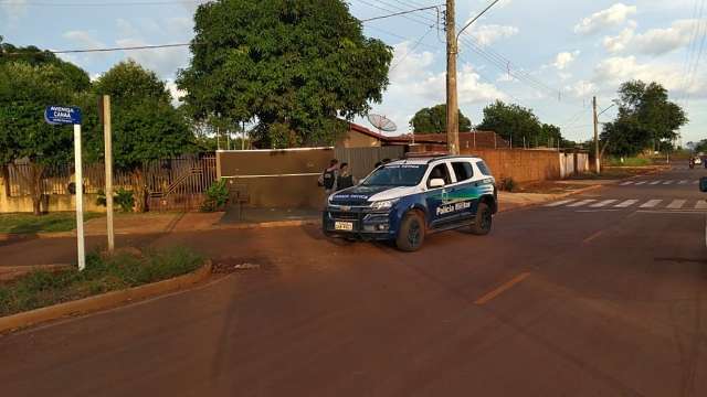 Pol&iacute;cia prende comparsa de suspeitos mortos e procura mais quatro