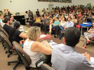 Cerca de 200 profissionais da educação acompanharam as palestras na Semed (Foto: Marcos Ermínio)