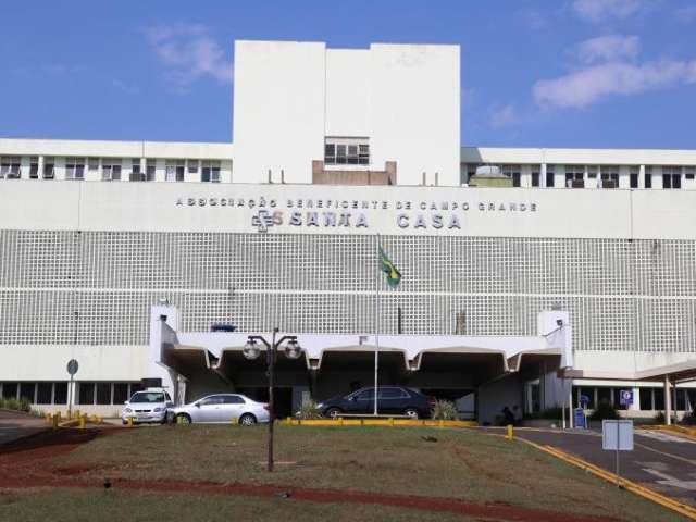 Depois de 14 horas de espera, mulher consegue vaga na UTI da Santa Casa