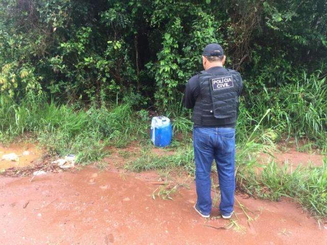 Corpo &eacute; encontrado dentro de tambor em &ldquo;ponto de desova&rdquo; na fronteira