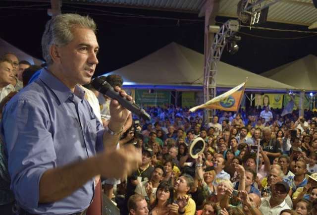 Em festa de Reinaldo, tucanos lamentam derrota de A&eacute;cio Neves