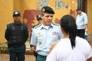 Comandante escuta sugestões da população. Foto: Marcos Ermínio