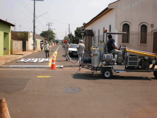  Prefeitura investe R$ 179 mil em nova m&aacute;quina para sinaliza&ccedil;&atilde;o vi&aacute;ria