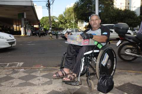 Deficientes disputam com "pessoas normais" vagas especiais na Capital