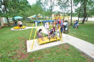 O parque é totalmente adaptado para crianças com deficiência (Foto: Marcelo Calazans)