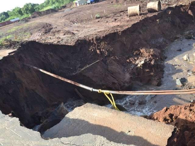 Chuva abre cratera de 100 metros e Spipe Calarge &eacute; interditada 