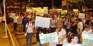 Manifestação em Corumbá ocorreu na noite de ontem (19) (Foro: Victor Viegas/Capital do Pantanal)