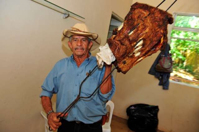 Churrasqueiro de fazenda ensina os macetes da carne