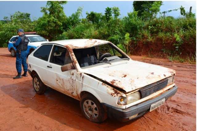Embriagado, homem fica ferido ap&oacute;s capotar ve&iacute;culo em estrada vicinal