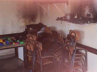 Objetos de duas salas foram danificados pelo fogo. (Foto: Marcos Ermínio) 