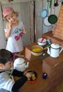 A criançada vai aproveitar a comida preparada para o piquenique (Foto: Divulgação/ Fazendinha MS)