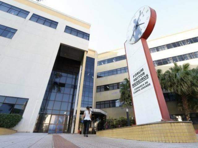 Ex-m&eacute;dico que teve registro cassado &eacute; multado e ter&aacute; de devolver sal&aacute;rios