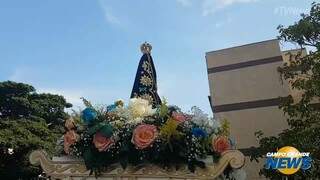 Católicos percorrem ruas em carreata homenageando Nossa Senhora Aparecida