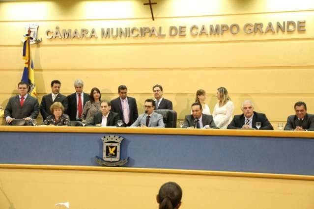 Movimento para redu&ccedil;&atilde;o dos sal&aacute;rios de vereadores chega &agrave; Capital