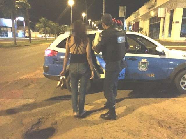 Profissional do sexo leva calote e aciona a pol&iacute;cia alegando estupro