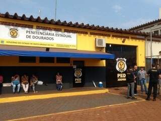 Preso foi encontrado enforcado no pátio do raio II da penitenciária de Dourados (Foto: Osvaldo Duarte/Grande FM)