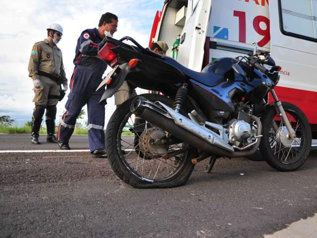  Casal sai praticamente ileso de acidente de moto na BR-262, em Campo Grande