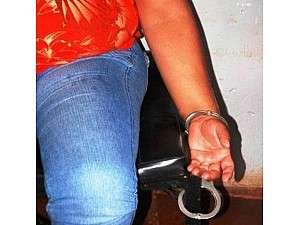  Mulher &eacute; presa ao tentar entrar com droga no pres&iacute;dio para entregar ao marido