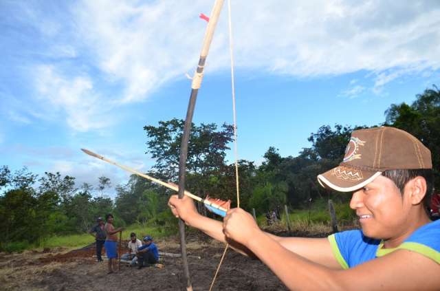 Em clima de guerra, &iacute;ndios tomam fazenda Buriti e barram imprensa