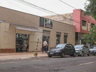 Sacolão na Avenida Mato Grosso foi alvo de tentativa de assalto na noite de ontem. (Foto: Marcos Maluf)