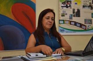Diretora Eliete Barros da Escola Polo Professora Evanilda Maria Neres Cavassa (Foto: Vanderlei Aparecido)