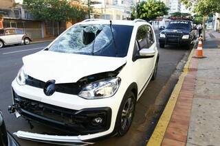 Carro que atropelou o jovem Moisés Luis da Silva Oliveira, 22 anos (Foto: Saul Schramm)