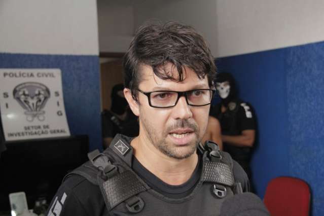 Quadrilha que rendeu casal e roubou caminh&atilde;o e carro &eacute; presa em bairro