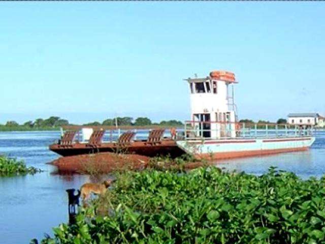 Travessia de ve&iacute;culos em balsas no Rio Paraguai est&aacute; suspensa temporariamente