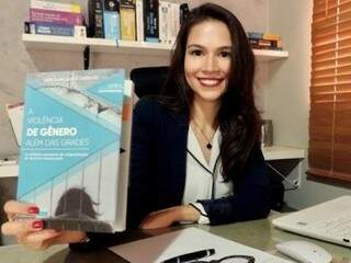 Advogada atua na área de violência de gênero e lança seu primeiro livro individual (Foto: Divulgação)