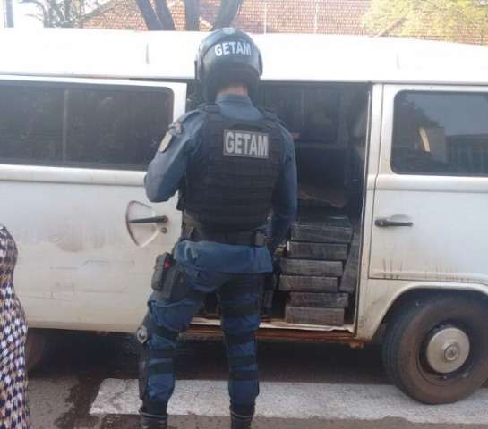 Ap&oacute;s princ&iacute;pio de inc&ecirc;ndio, homem abandona Komki lotada de maconha