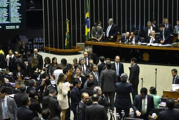 Congresso mant&eacute;m veto ao reajuste dos aposentados pelo percentual do m&iacute;nimo